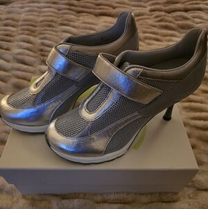 Sneex “The Tepper” Silver Napa Leather Heeled Sneakers | Size 8 / 38